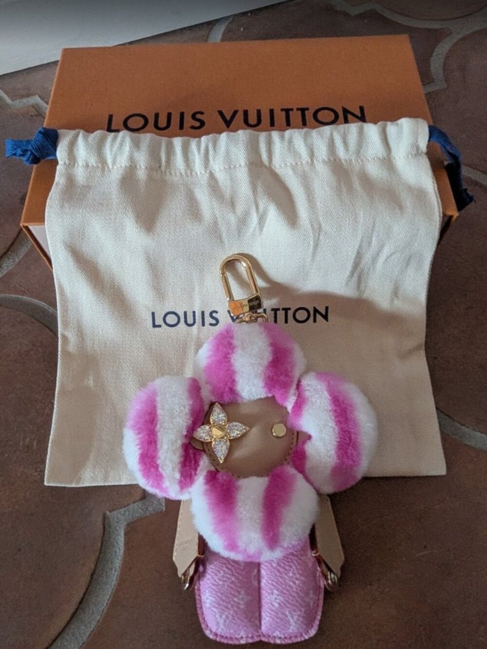 Louis Vuitton Bijou Sac Vivienne Fashion Lover Bag Charm Pink LVLogo Crystal Eye